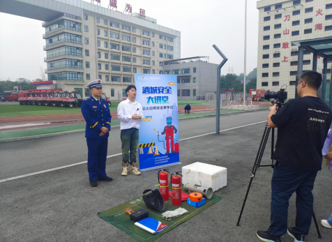提高消防技能<div   id="jfovm50"   class="index-wrap">，筑牢生命防線 弘旭公司參加酒城安全大講堂主題活動